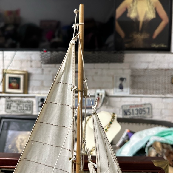 Boat decor great for a man’s cave - Picture 3 of 7